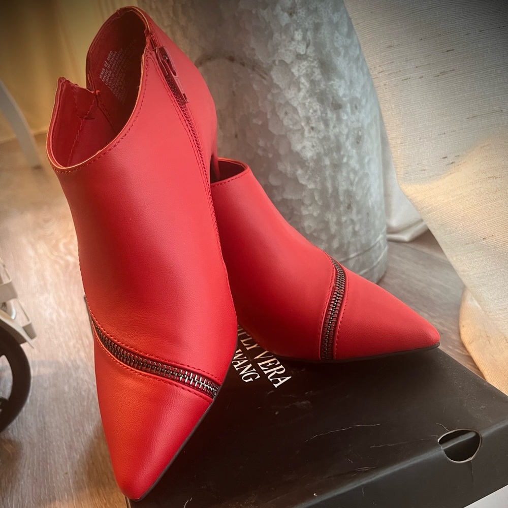 Simply Vera Vera Wang Red Shoe - Size 6.5